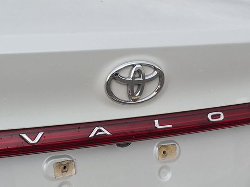 Used 2021 Toyota Avalon XLE w/ Moonroof Package FWD image 19