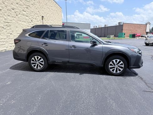 Used 2023 Subaru Outback Premium AWD/4WD image 6