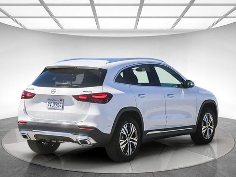Certified 2025 Mercedes-Benz GLA 250 4MATIC image 4
