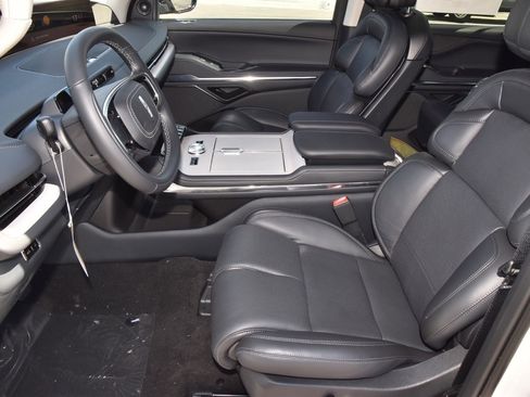 New 2025 Lincoln Navigator Reserve image 13