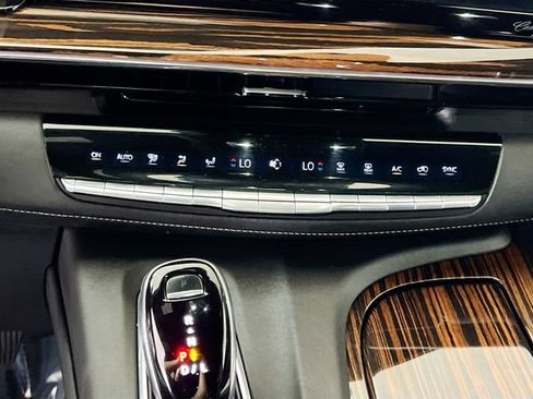 Used 2022 Cadillac Escalade Luxury w/ LPO, Floor Liner Package AWD/4WD image 9