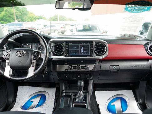 Used 2022 Toyota Tacoma SR5 RWD image 9