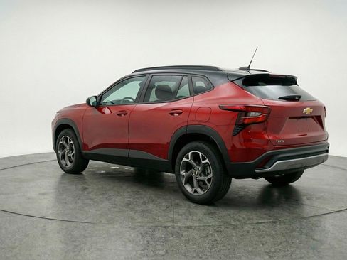 Used 2025 Chevrolet Trax LT FWD image 6