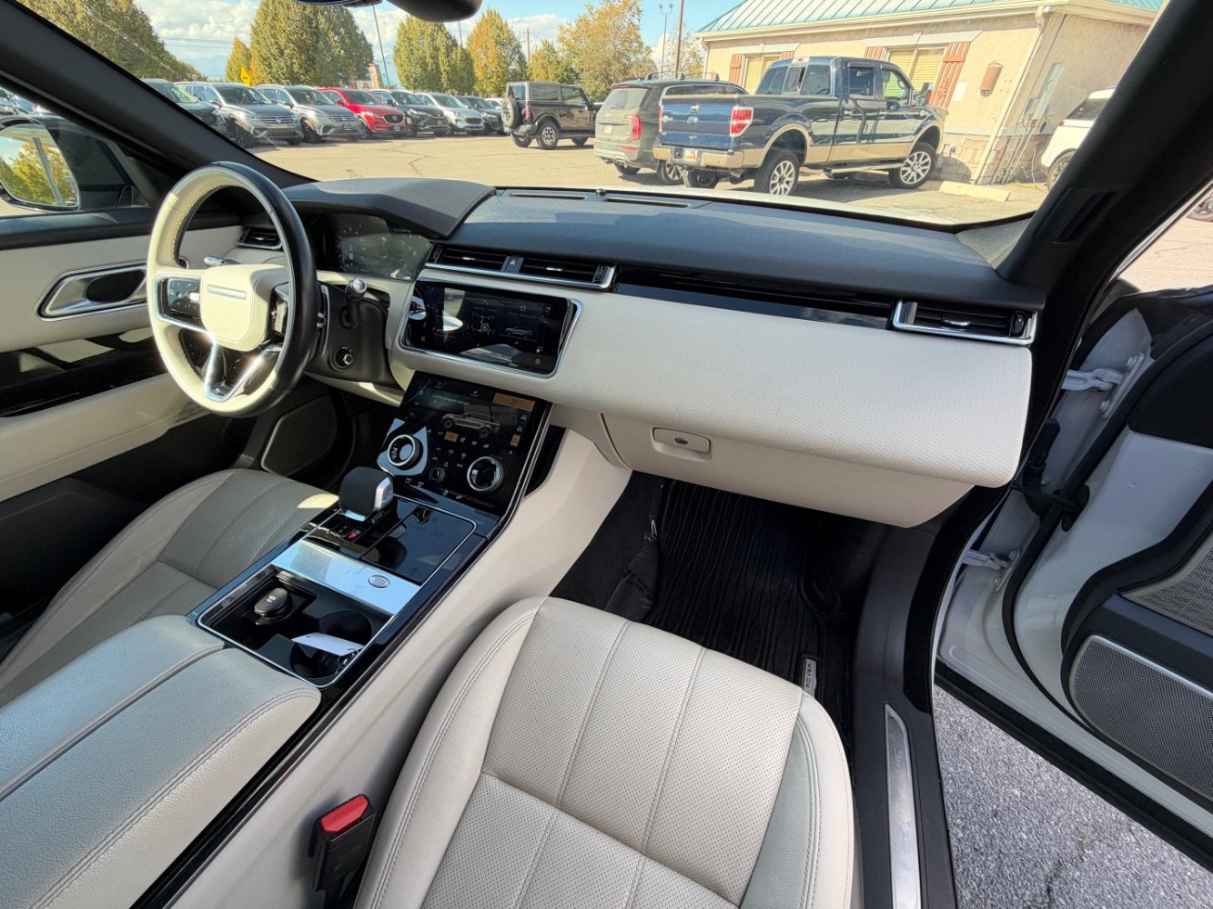 Used 2021 Land Rover Range Rover Velar R-Dynamic S AWD/4WD image 9
