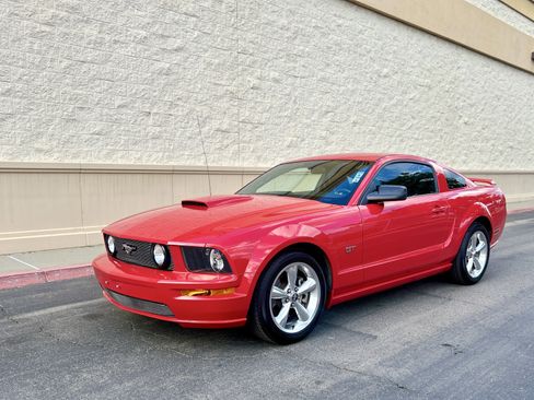 Used 2008 Ford Mustang GT image 2