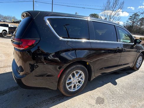 New 2026 Chrysler Pacifica Select image 8