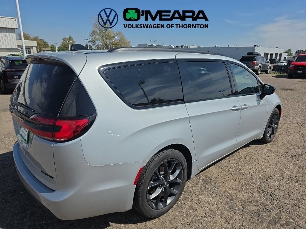 Used 2026 Chrysler Pacifica Limited w/ S Appearance Package FWD image 5