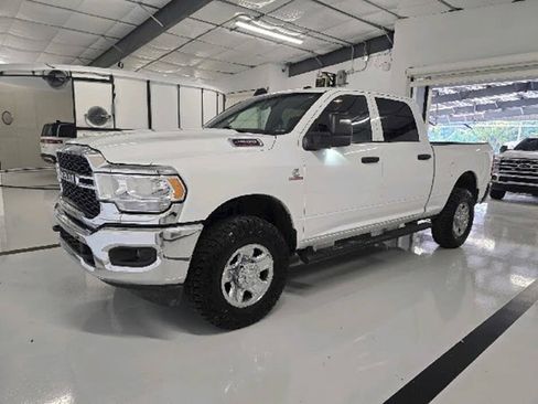 Used 2024 RAM 2500 Tradesman w/ Chrome Appearance Group AWD/4WD image 4