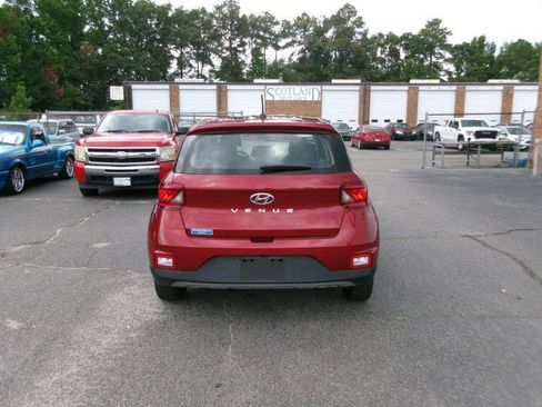 Used 2024 Hyundai Venue SE FWD image 7