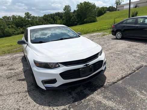 Used 2018 Chevrolet Malibu LT w/ Leather Package FWD image 8