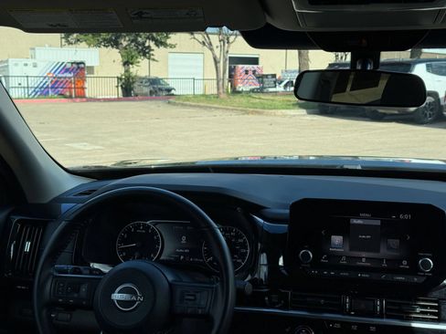 Used 2025 Nissan Pathfinder SV FWD image 36