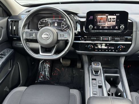 Used 2025 Nissan Pathfinder SV FWD image 36