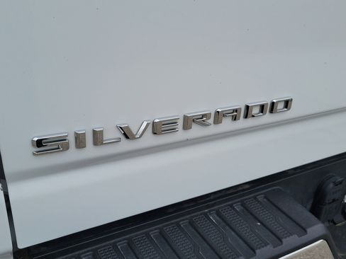 Used 2024 Chevrolet Silverado 2500 LT AWD/4WD image 6