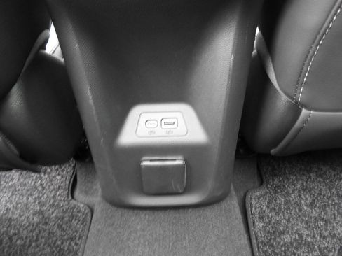 Used 2022 Buick Envision Avenir w/ Technology Package II image 25