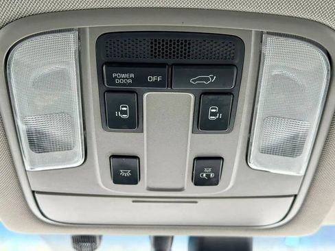 Used 2018 Kia Sedona SX Limited image 26