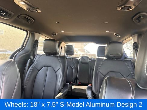 Used 2024 Chrysler Pacifica Select image 17