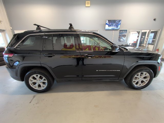 Used 2024 Jeep Grand Cherokee Limited w/ Luxury Tech Group II AWD/4WD image 6