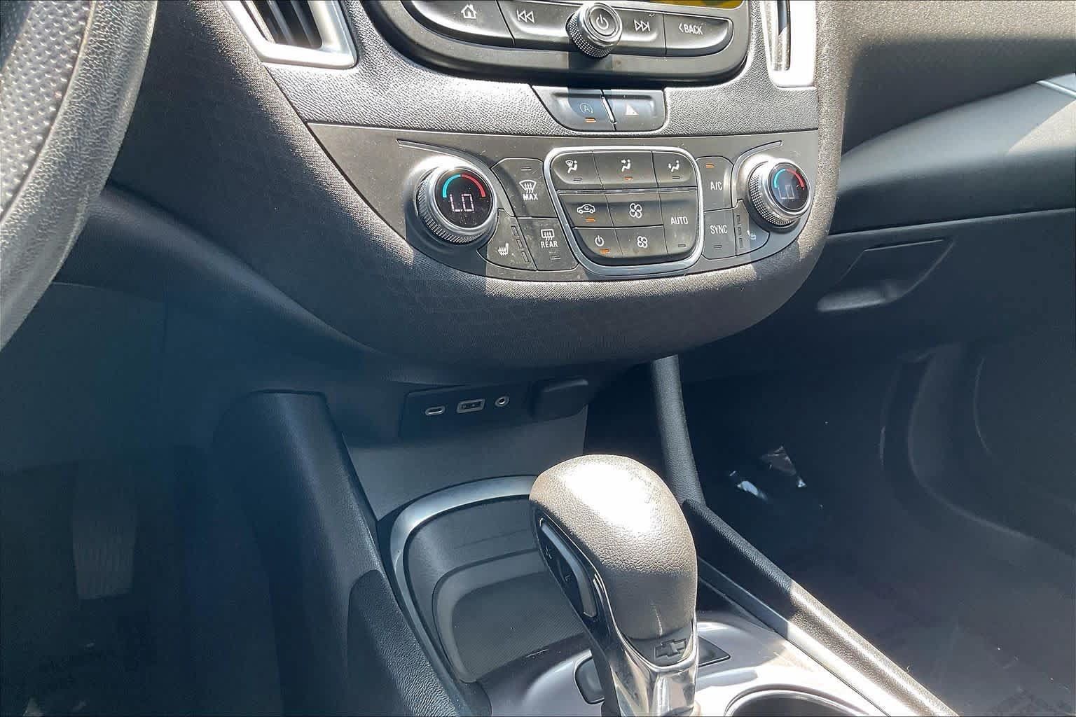 Used 2022 Chevrolet Malibu LT FWD image 31