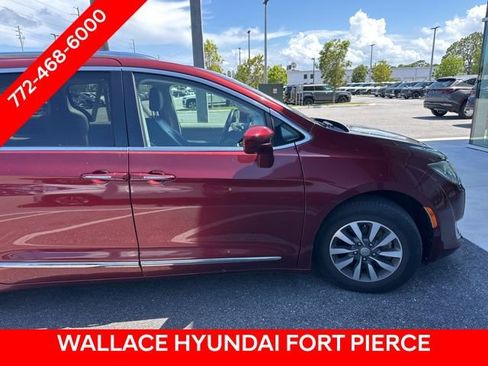 Used 2020 Chrysler Pacifica Touring-L Plus w/ Advanced Safetytec Group FWD image 3