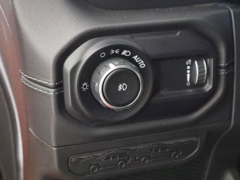 Used 2025 Jeep Wrangler Unlimited Sahara AWD/4WD image 16