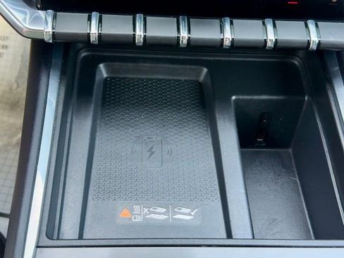 Used 2025 GMC Acadia Elevation FWD image 23