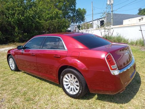 Used 2013 Chrysler 300 image 6