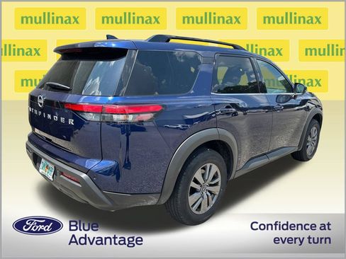 Used 2025 Nissan Pathfinder SV FWD image 2