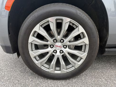 Used 2022 GMC Yukon Denali w/ Denali Premium Package RWD image 12