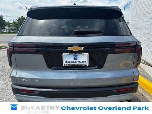 New 2026 Chevrolet Traverse LT w/ Driver Confidence Package FWD image 4