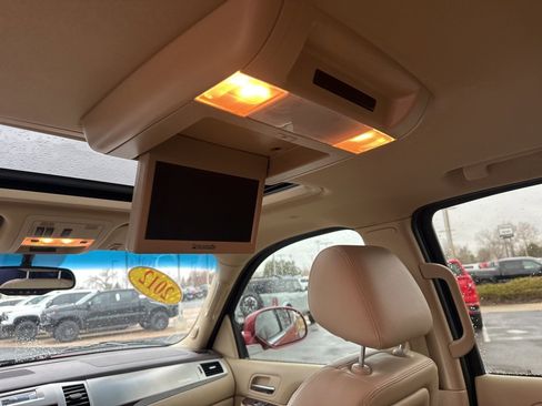 Used 2012 Cadillac Escalade Premium image 25