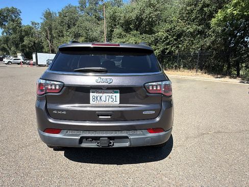 Used 2018 Jeep Compass Latitude w/ Popular Equipment Group AWD/4WD image 6