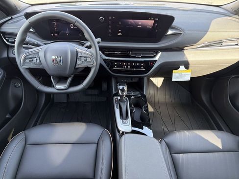 New 2026 Buick Envista Avenir image 2