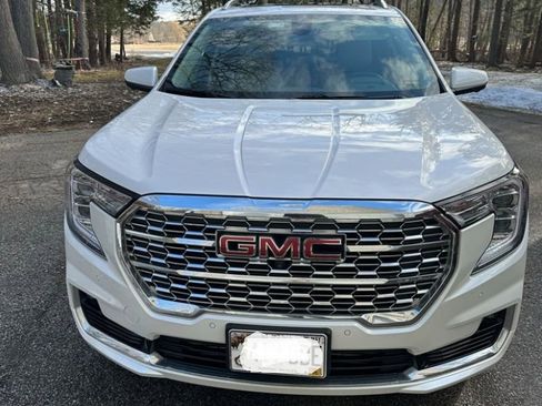 Used 2023 GMC Terrain Denali w/ Denali Premium Package image 3