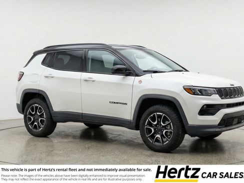 Used 2025 Jeep Compass Trailhawk image 1