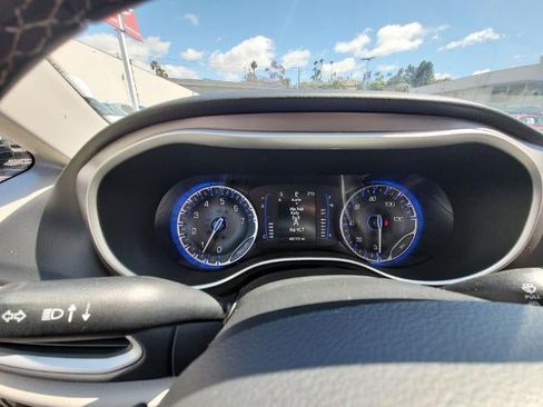 Used 2022 Chrysler Voyager LX FWD image 11