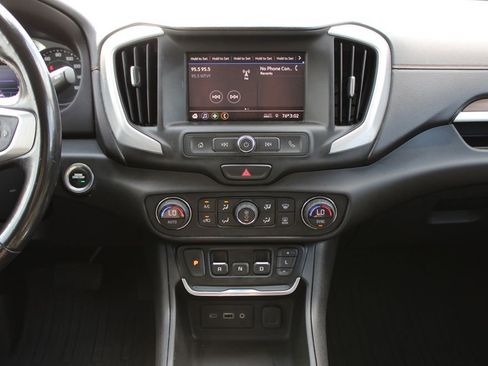 Used 2020 GMC Terrain SLE w/ Driver Convenience Package image 7