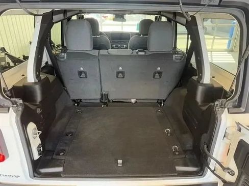 Used 2024 Jeep Wrangler Unlimited Rubicon AWD/4WD image 18