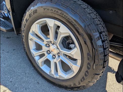 Used 2025 Chevrolet Silverado 1500 LTZ image 21