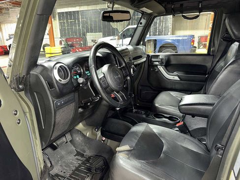 Used 2015 Jeep Wrangler Unlimited Rubicon w/ Dual Top Group image 25