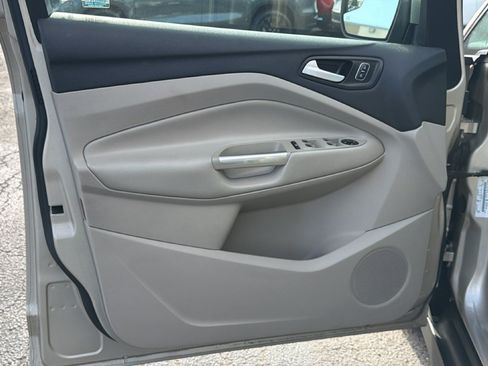 Used 2017 Ford C-MAX Energi SE w/ Equipment Group 402A FWD image 11
