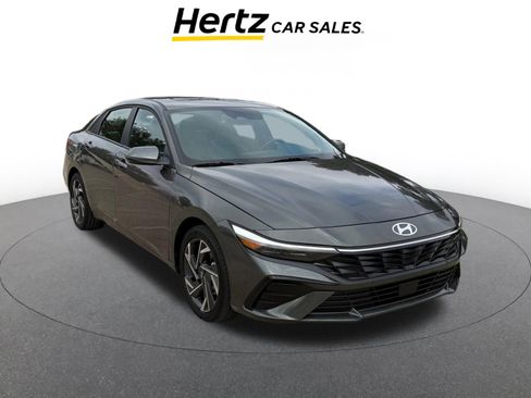 Used 2025 Hyundai Elantra Limited image 1