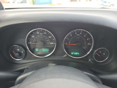 Used 2014 Jeep Wrangler Unlimited Sahara w/ Connectivity Group image 23