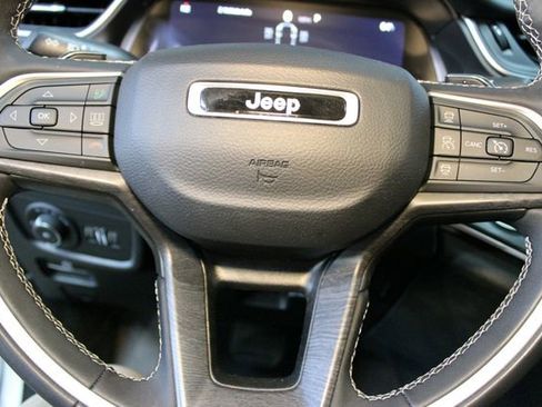 Used 2023 Jeep Grand Cherokee L Limited AWD/4WD image 22