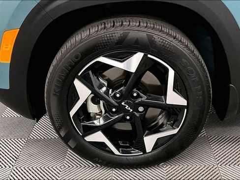 Used 2025 Kia Seltos EX image 10