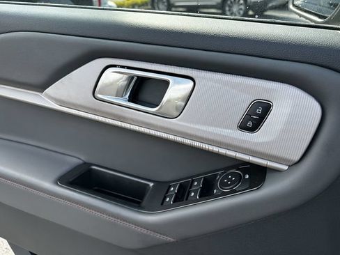 Certified 2025 Ford Explorer Active AWD/4WD image 31