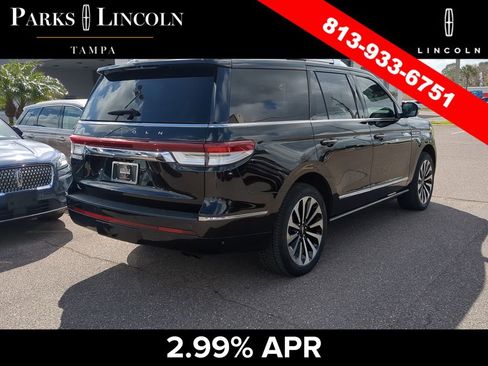 Certified 2022 Lincoln Navigator Reserve AWD/4WD image 4