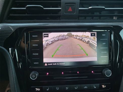 Certified 2022 Volkswagen Passat 2.0T R-Line image 24