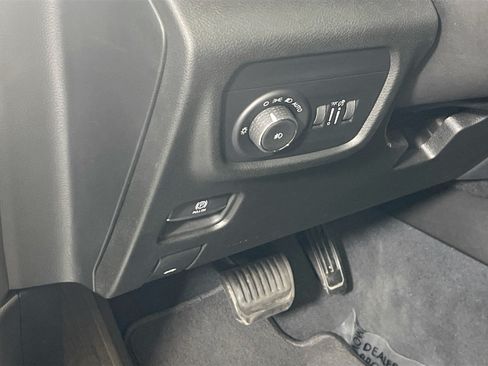 Used 2023 Jeep Grand Cherokee L Limited AWD/4WD image 10