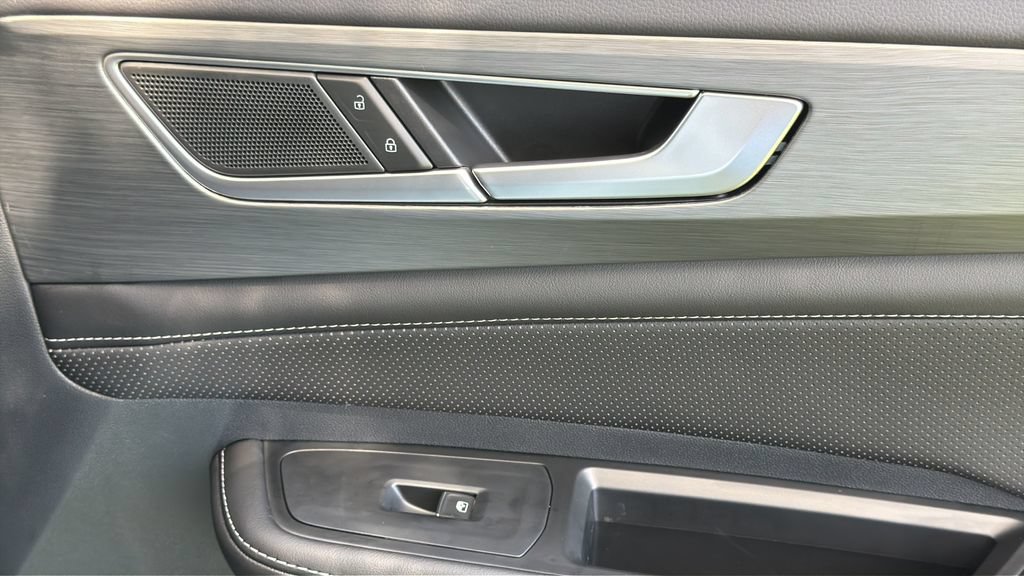 New 2026 Volkswagen Atlas Cross Sport SE FWD image 12
