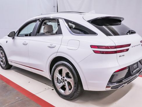 Certified 2026 Genesis GV70 2.5T Select image 8